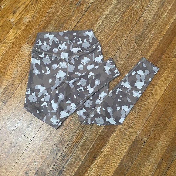 Balance Athletica Base Camp Leggings - Picture 2 of 3